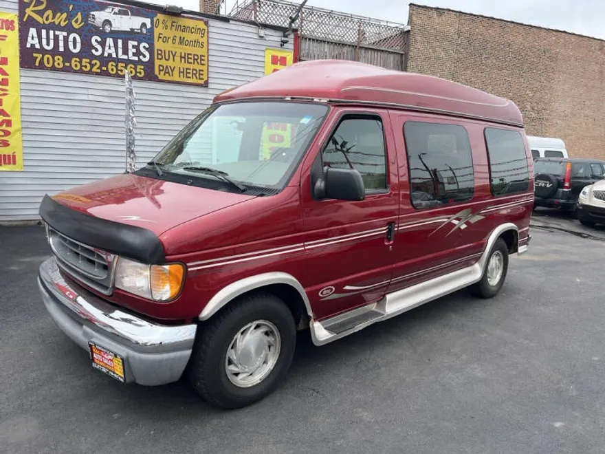 2000 Ford E-150 photo 1