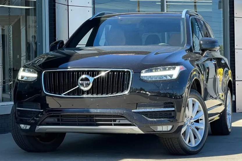 2017 Volvo XC90 Momentum photo 1