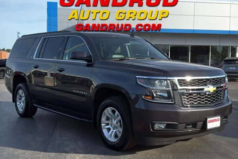 2018 Chevrolet Suburban 1500 LT photo 1