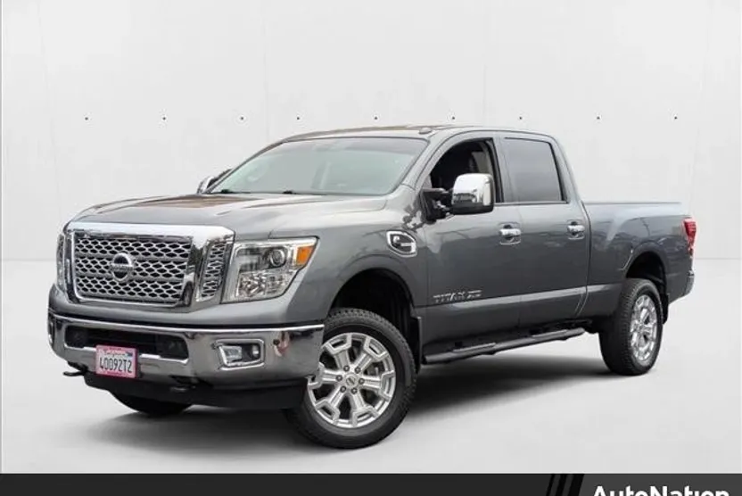 2016 Nissan Titan SL photo 1