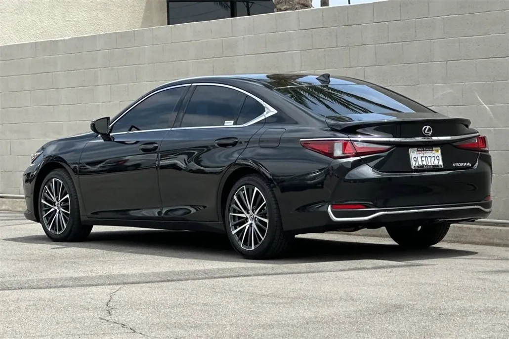2024 Lexus ES 300h Premium photo 1