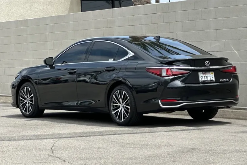 2024 Lexus ES 300h Premium photo 1