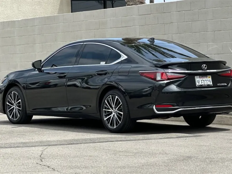 2024 Lexus ES 300h Premium photo 1