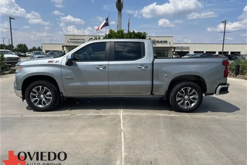 2023 Chevrolet Silverado 1500 LT photo 1