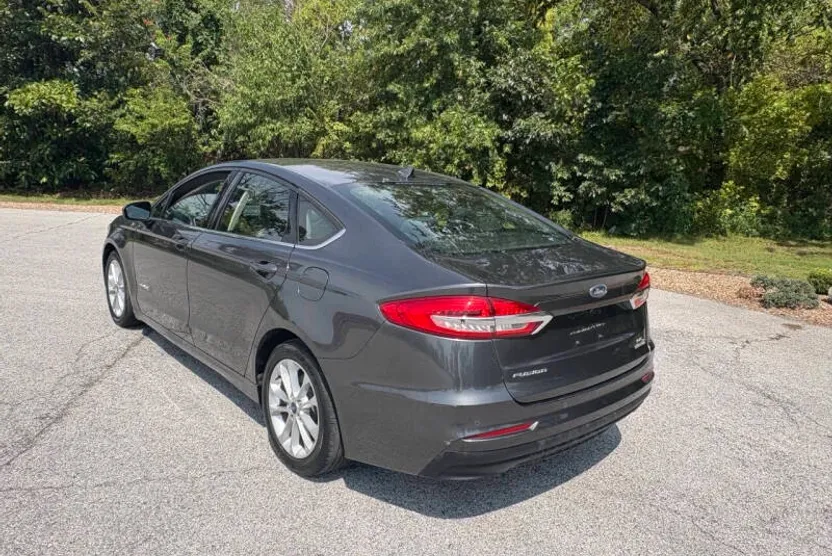 2019 Ford Fusion Hybrid SE photo 1