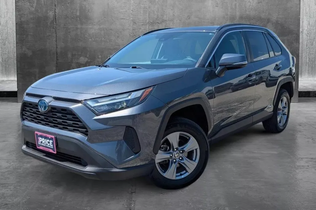 2022 Toyota RAV4 Hybrid XLE photo 1