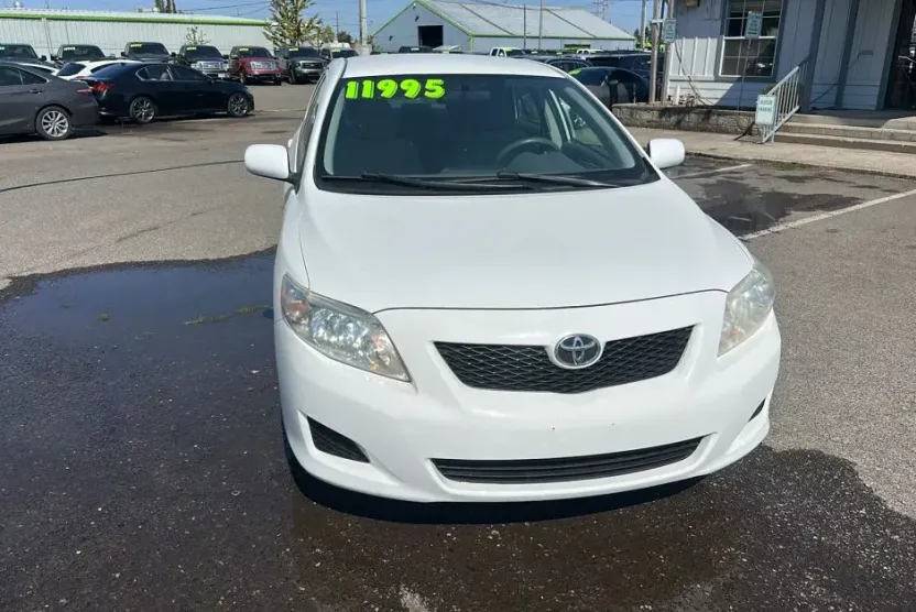 2010 Toyota Corolla LE photo 1