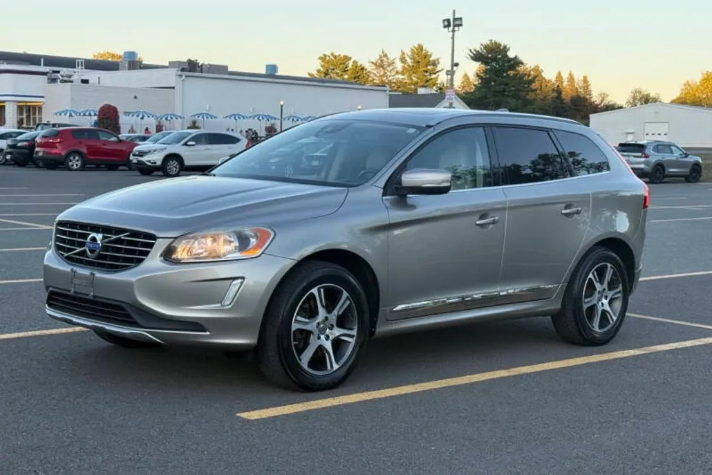 2015 Volvo XC60 Premier R-Design photo 1