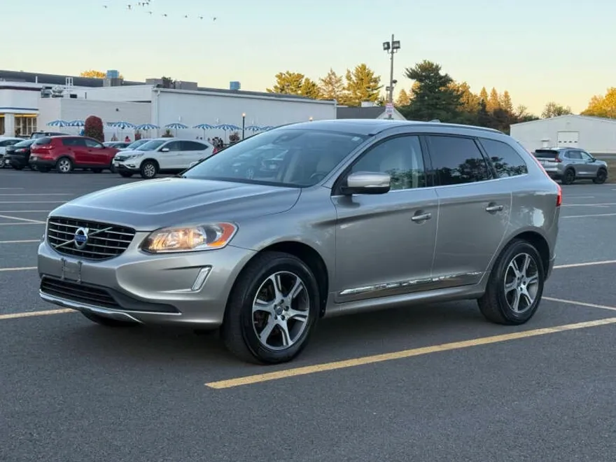 2015 Volvo XC60 Premier R-Design photo 1