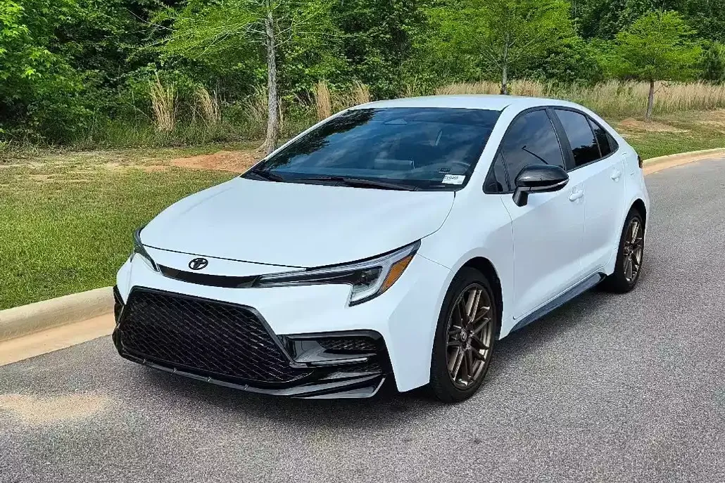 2024 Toyota Corolla LE photo 1