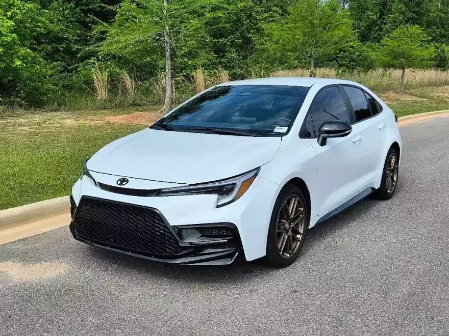 2024 Toyota Corolla LE photo 1