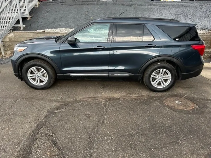 2022 Ford Explorer XLT photo 1