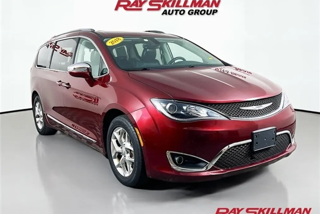 2018 Chrysler Pacifica Limited photo 1
