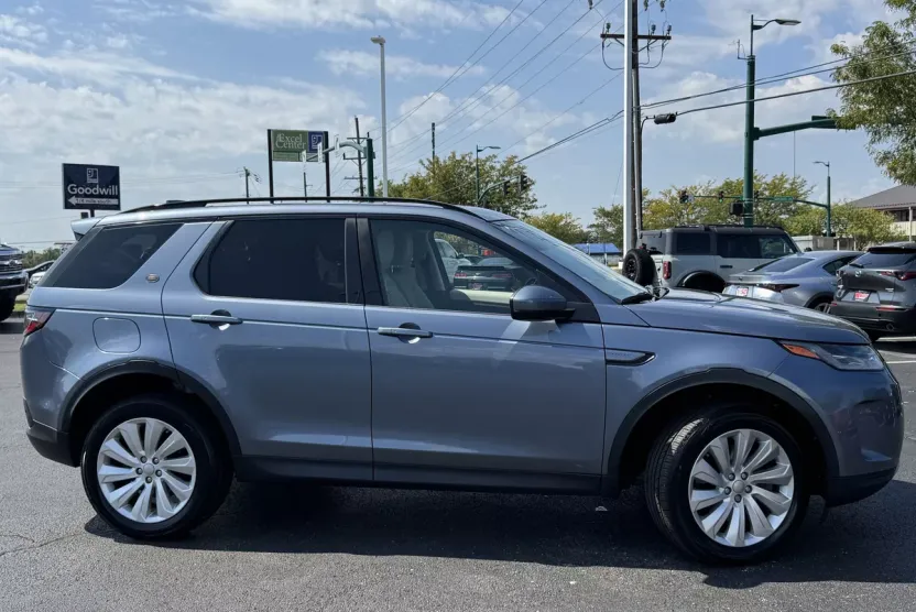2020 Land Rover Discovery Sport SE photo 1