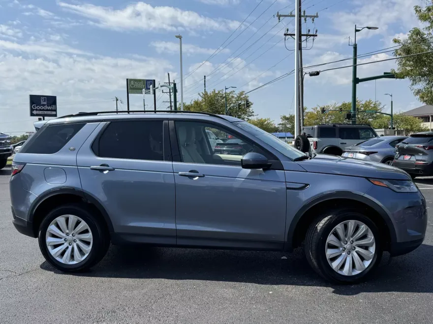 2020 Land Rover Discovery Sport SE photo 1