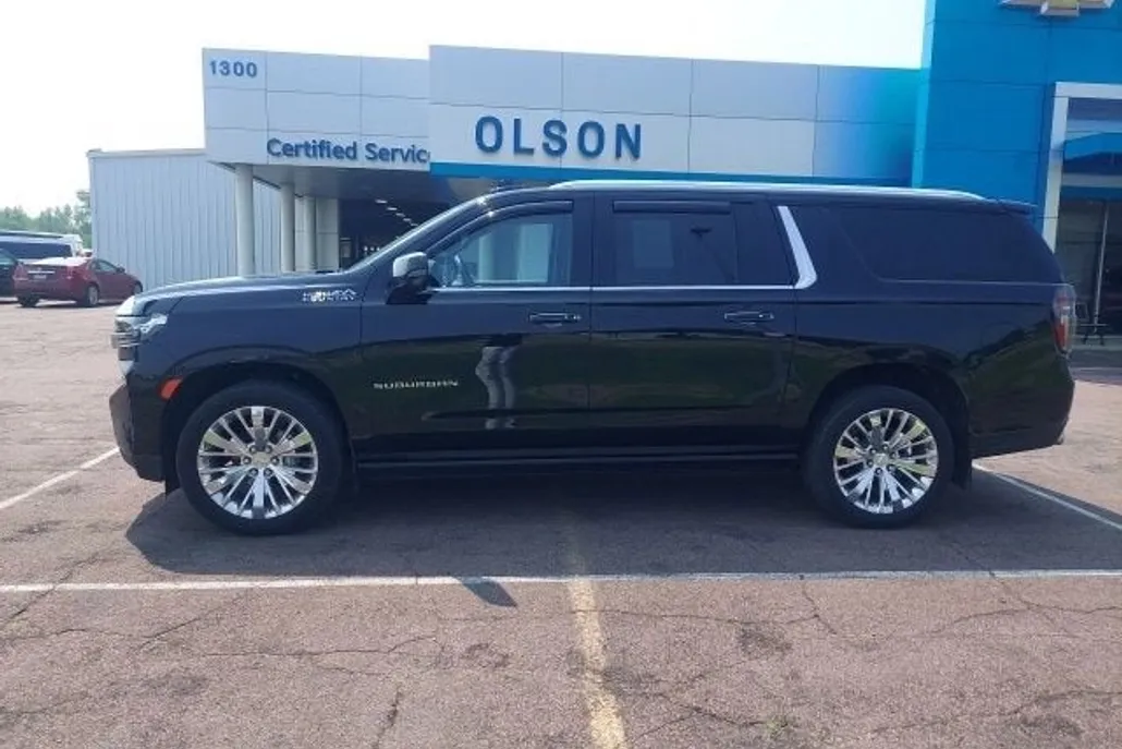 2022 Chevrolet Suburban High Country photo 1