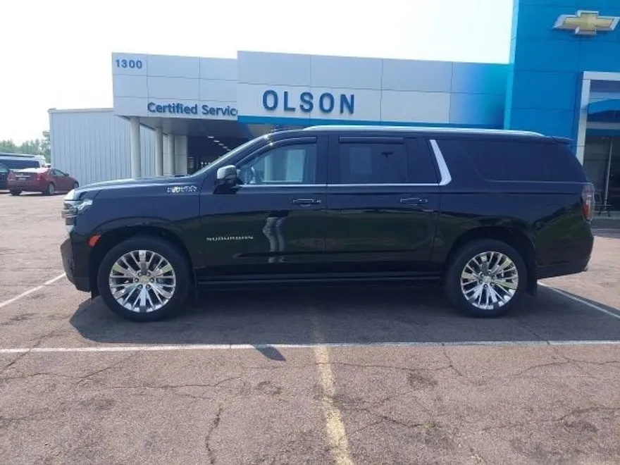 2022 Chevrolet Suburban High Country photo 1