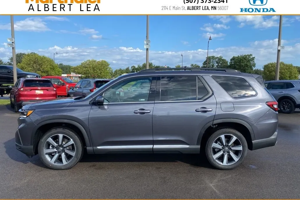 2025 Honda Pilot Touring photo 1