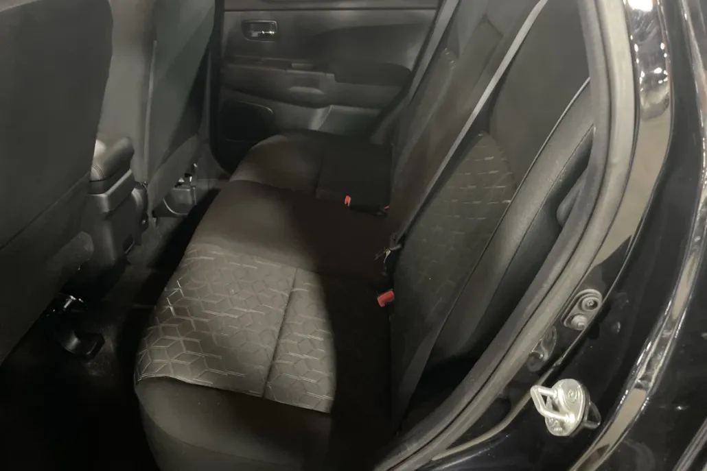 2023 Mitsubishi Outlander Sport ES photo 1