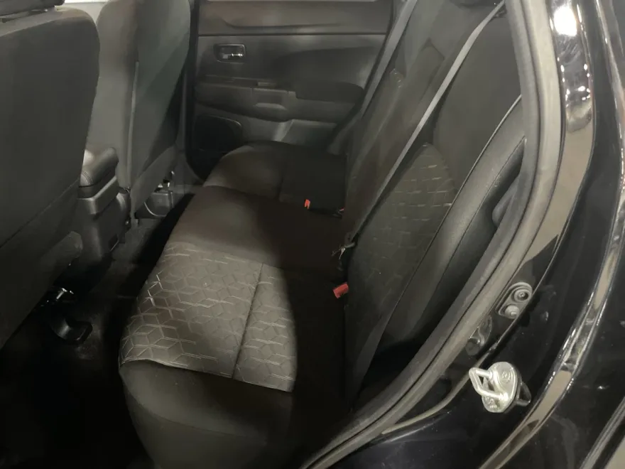 2023 Mitsubishi Outlander Sport ES photo 1