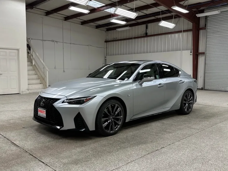 2022 Lexus IS 350 F SPORT photo 1