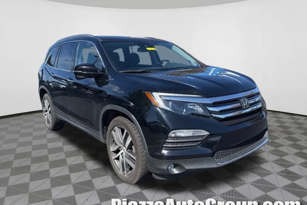 2017 Honda Pilot Touring photo 1