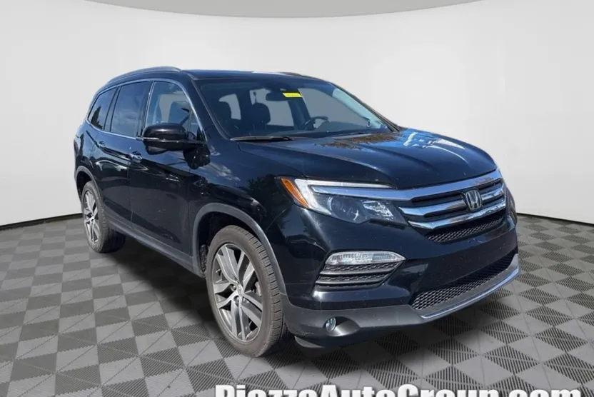 2017 Honda Pilot Touring photo 1