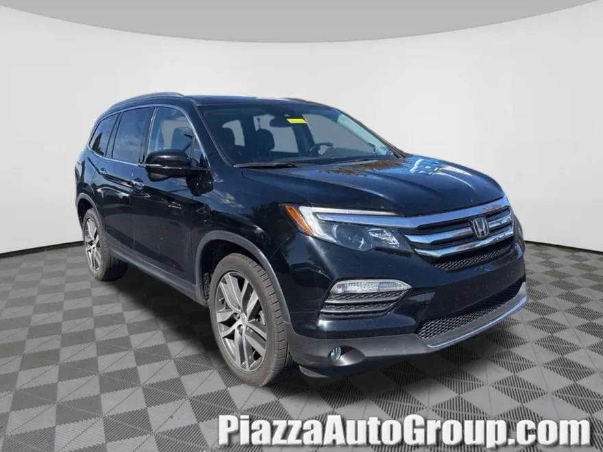 2017 Honda Pilot Touring photo 1