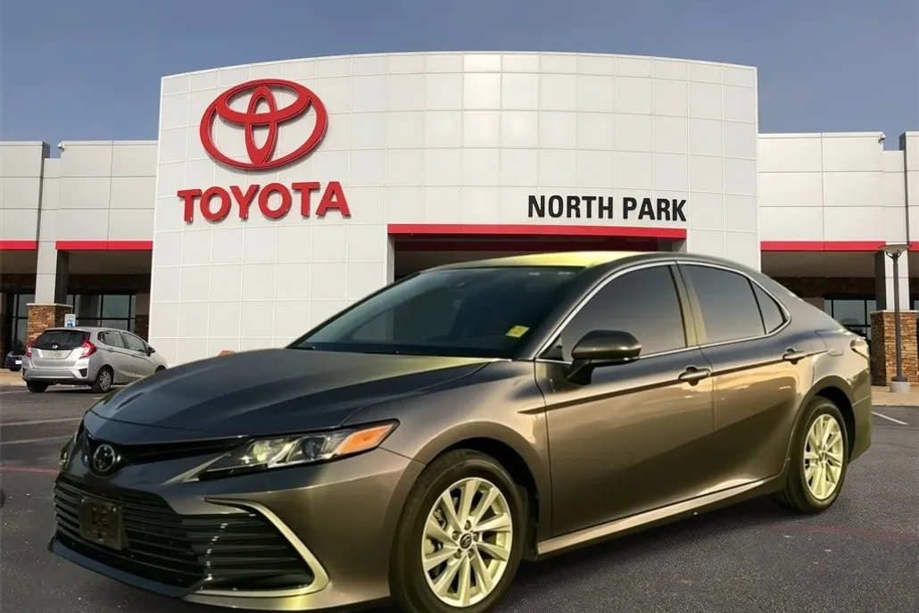 2024 Toyota Camry LE photo 1