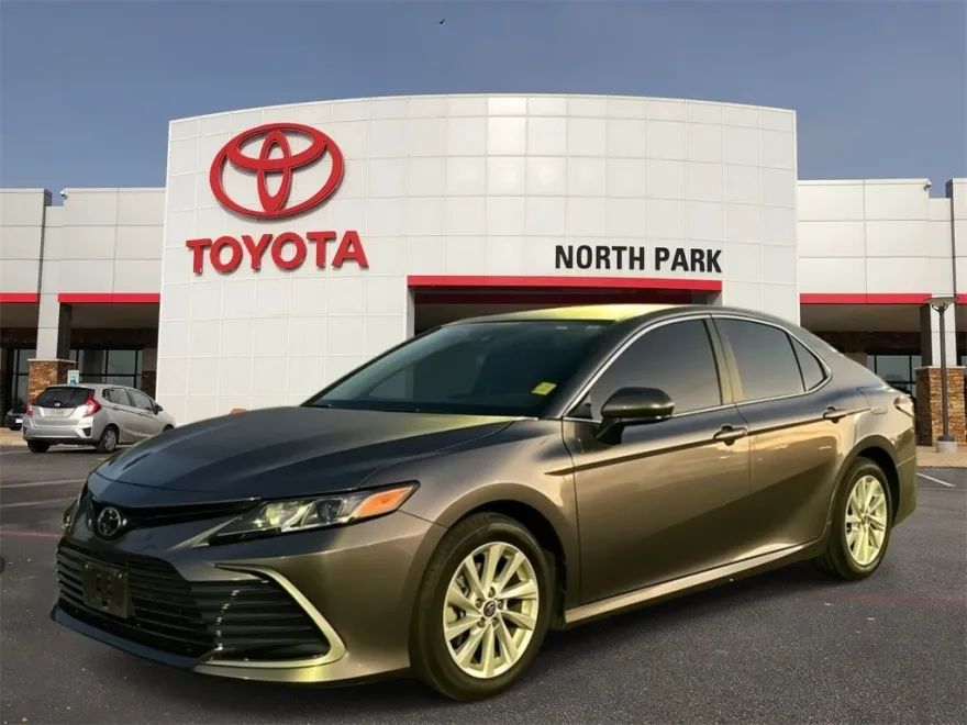 2024 Toyota Camry LE photo 1