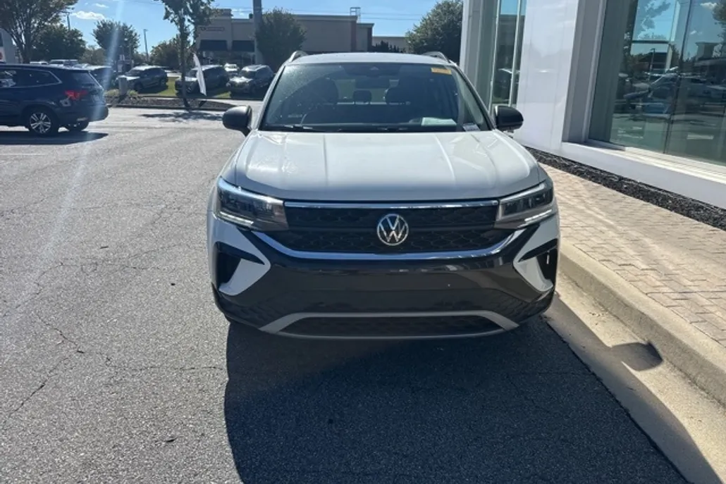 2022 Volkswagen Taos S photo 1