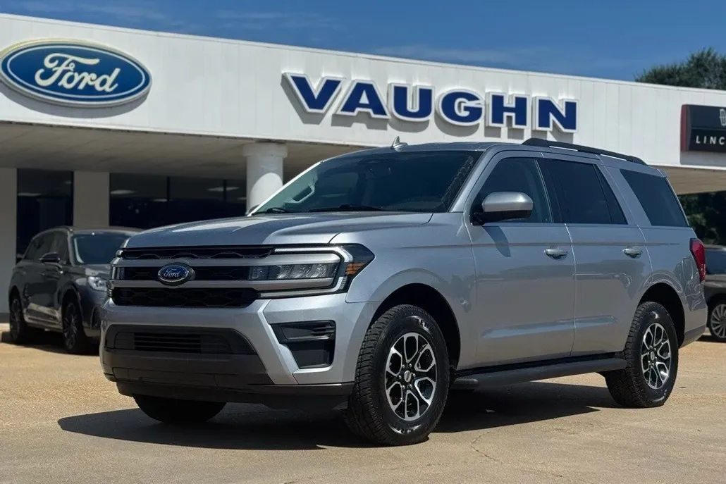 2024 Ford Expedition XLT photo 1
