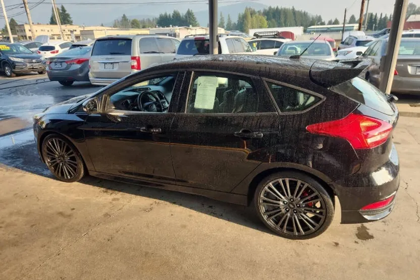 2016 Ford Focus ST photo 1
