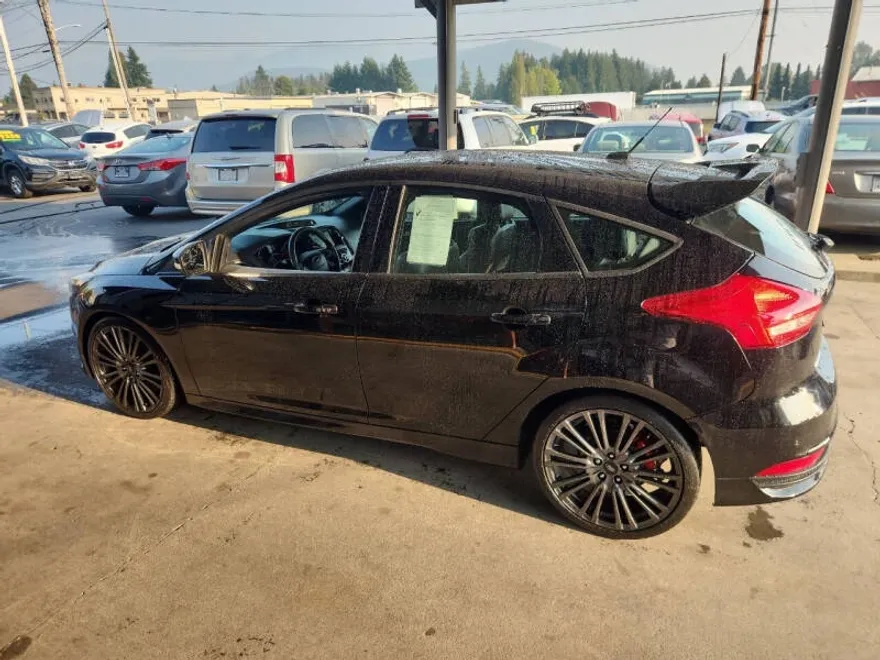 2016 Ford Focus ST photo 1