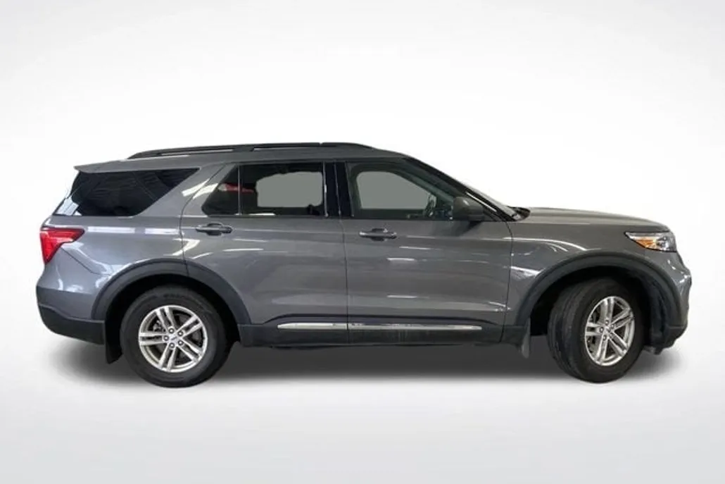 2022 Ford Explorer XLT photo 1