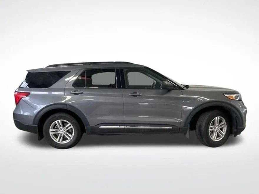 2022 Ford Explorer XLT photo 1