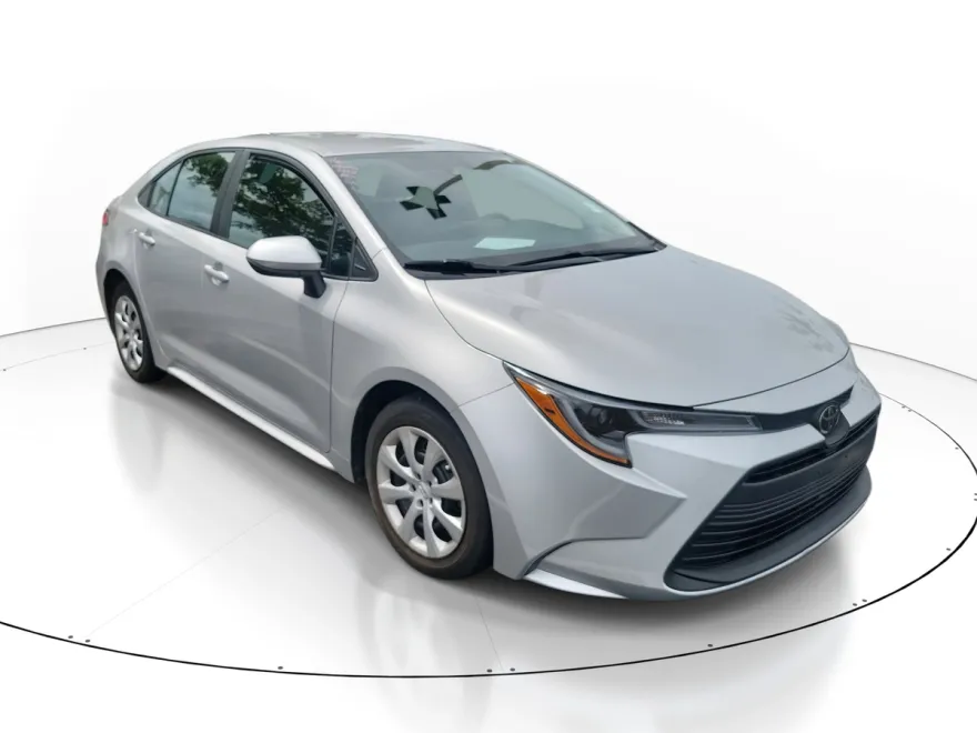 2024 Toyota Corolla LE photo 1
