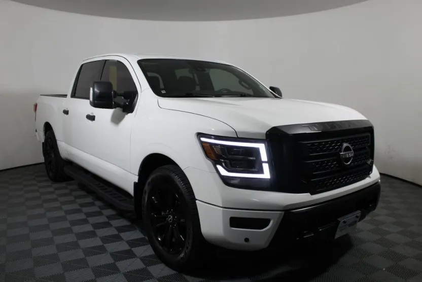 2024 Nissan Titan SV photo 1
