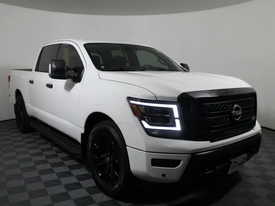 2024 Nissan Titan SV photo 1
