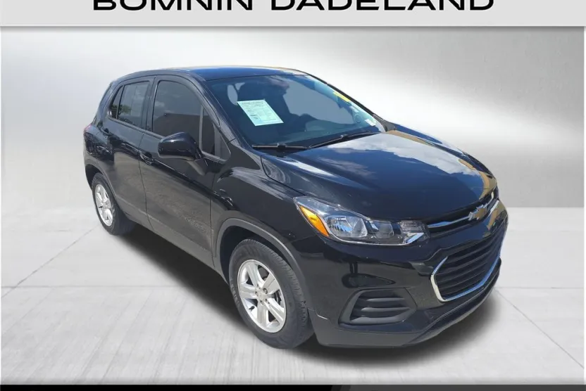 2022 Chevrolet Trax LS photo 1