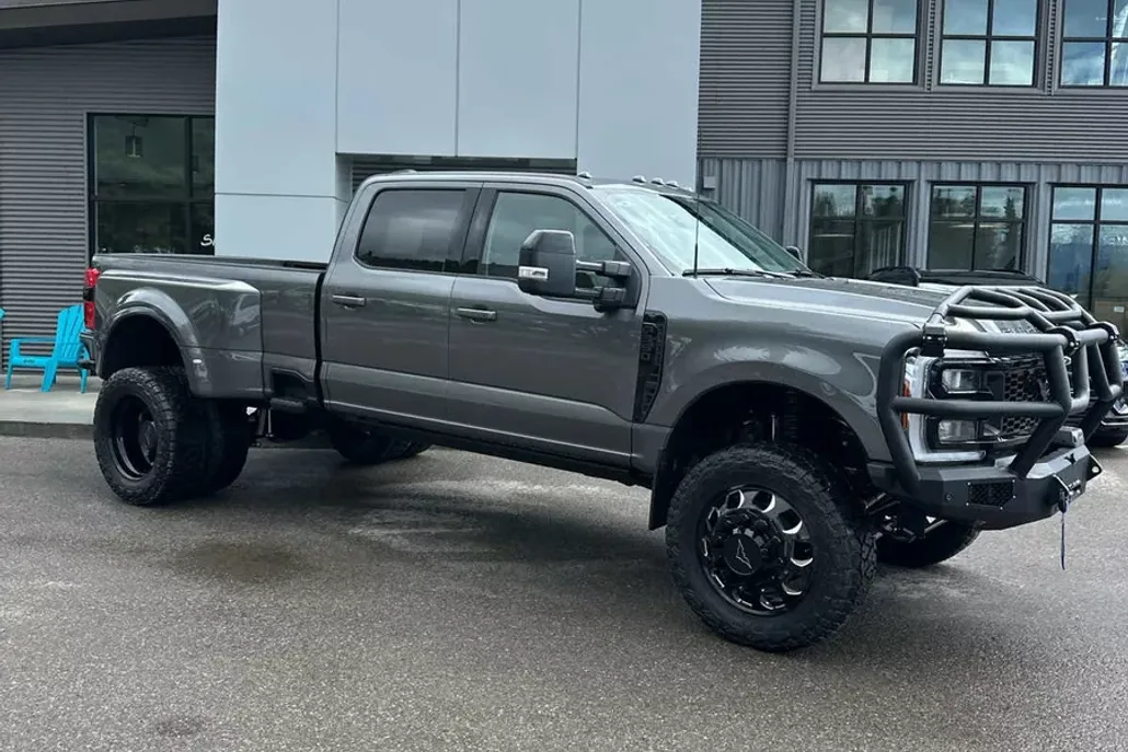 2024 Ford F-350 Lariat photo 1
