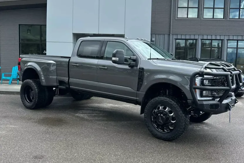 2024 Ford F-350 Lariat photo 1
