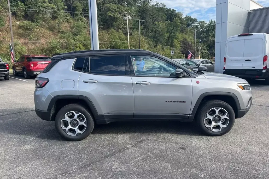 2022 Jeep Compass Trailhawk photo 1