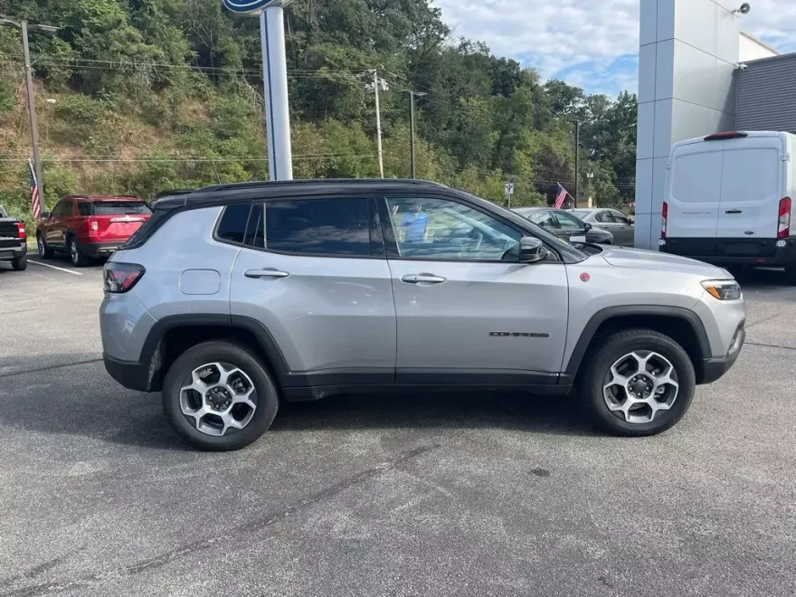2022 Jeep Compass Trailhawk photo 1