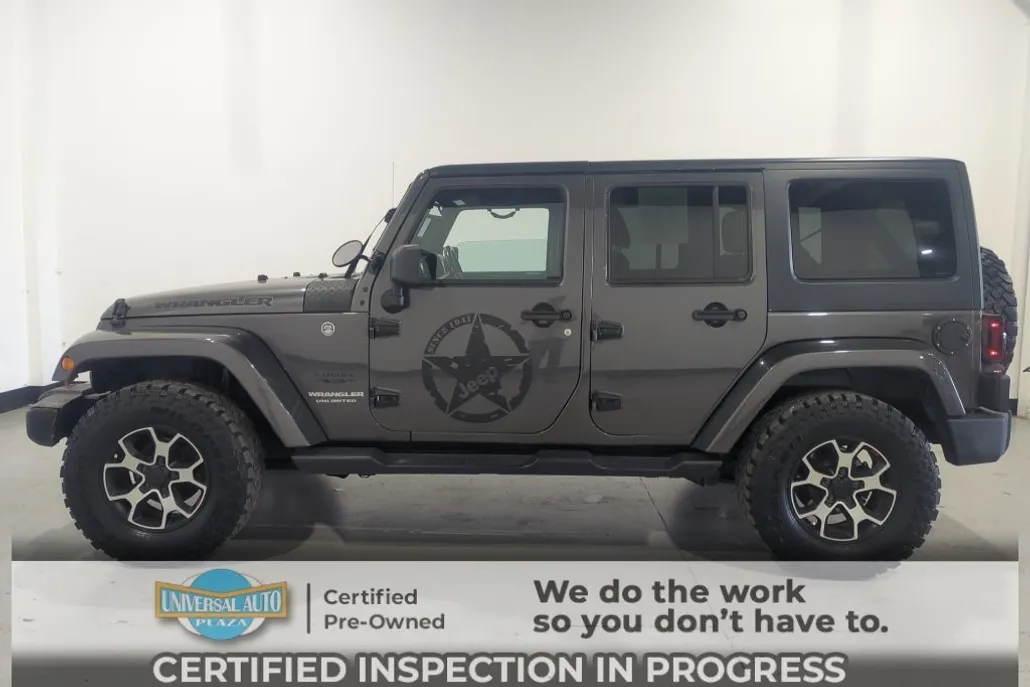 2016 Jeep Wrangler Unlimited Sahara photo 1