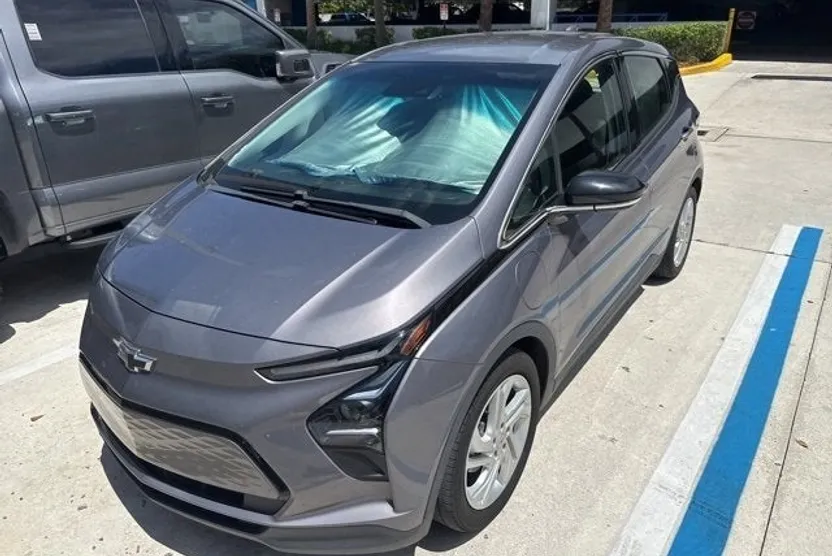 2022 Chevrolet Bolt EV 1LT photo 1