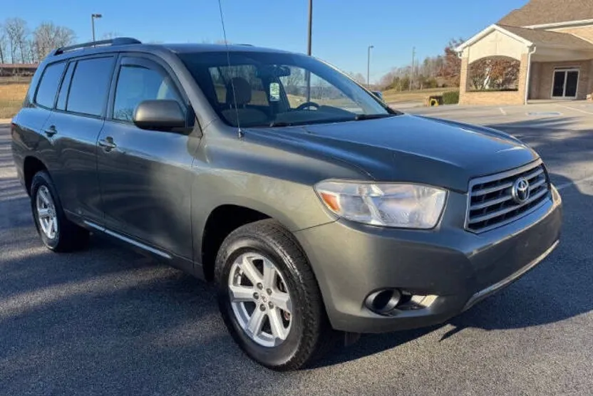 2010 Toyota Highlander Base photo 1