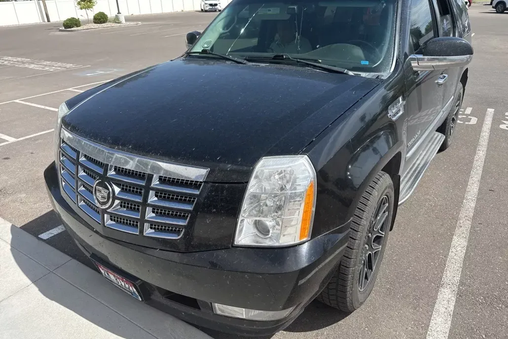 2011 Cadillac Escalade Luxury photo 1