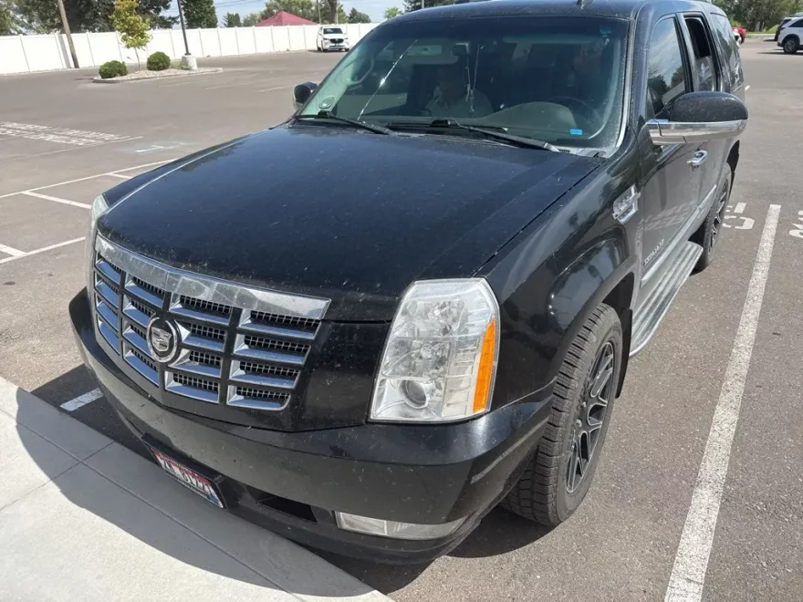 2011 Cadillac Escalade Luxury photo 1