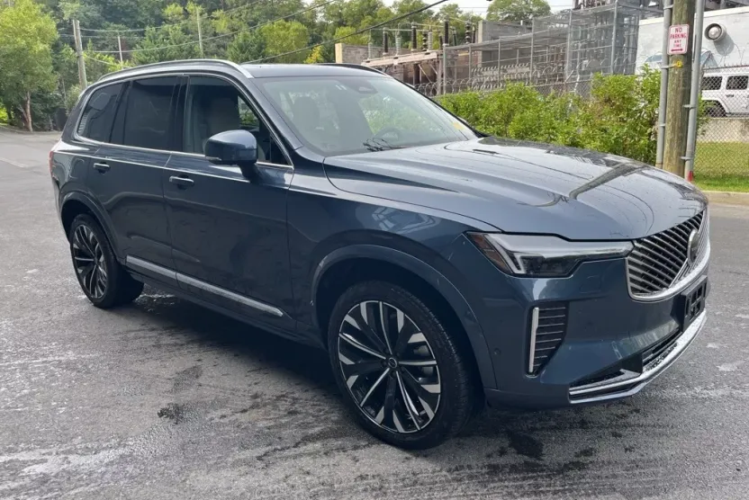 2025 Volvo XC90 Plus photo 1